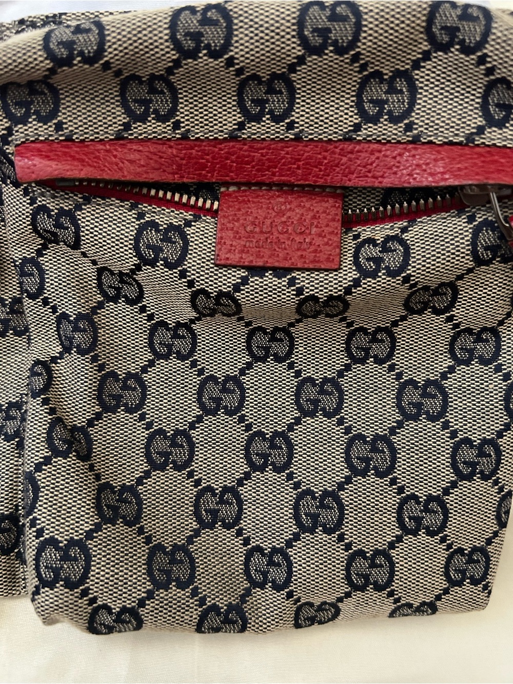 Authentic Gucci Navy Belt Bag with Red Leather Trim - Picture 5 of 11
